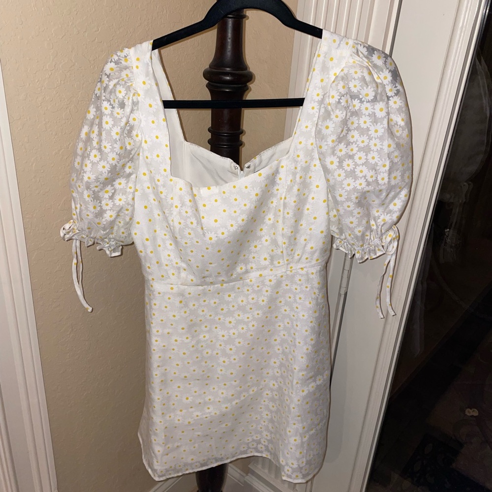 Forever 21 Yellow and White Daisy Sundress; Size S